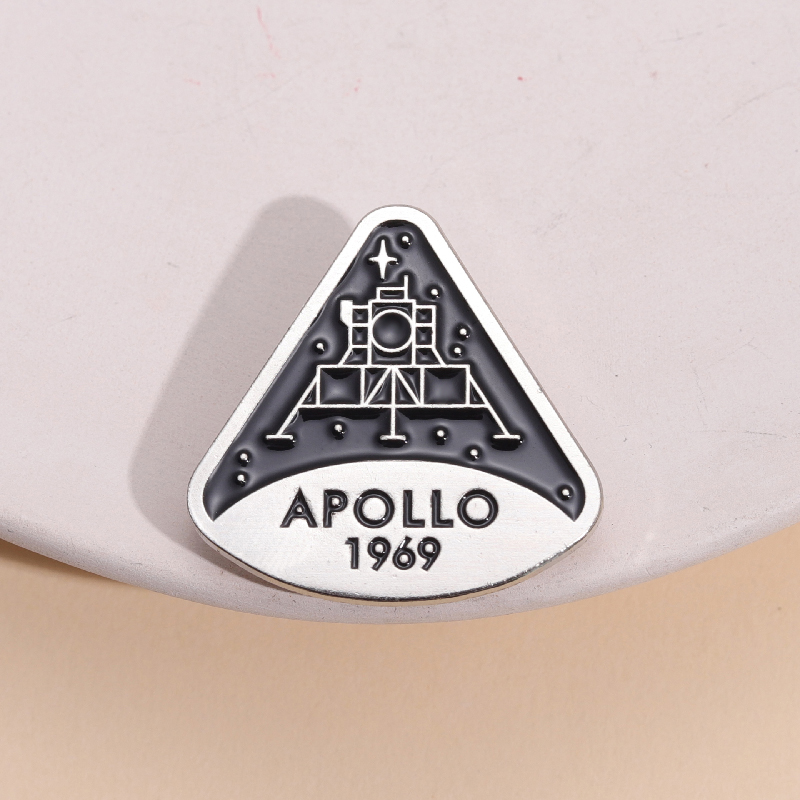 Vintage Fashion Research - Program luar angkasa astronot pin Enamel